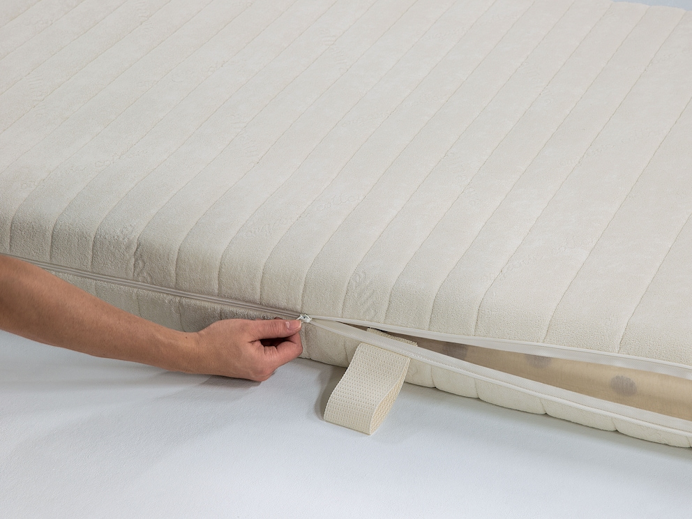 Fermeture à glissière sur tout le pourtour pour retirer la housse du matelas pour l'entretien