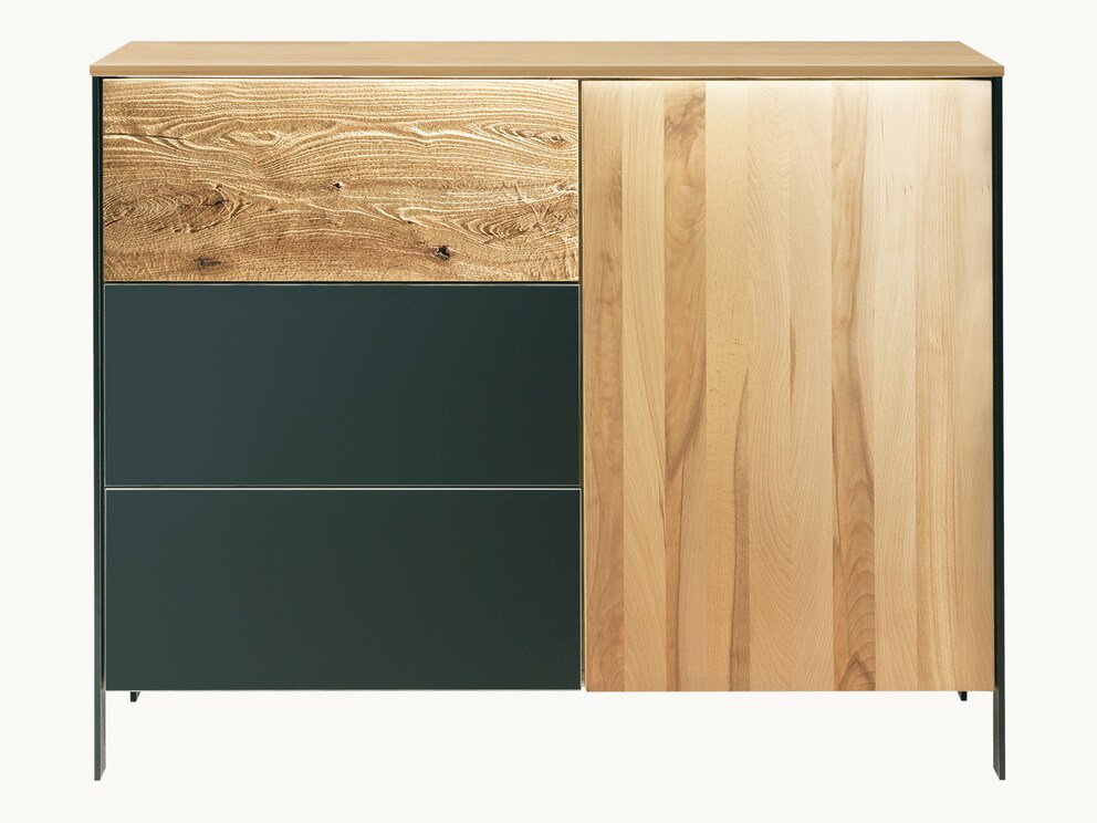 Fascinerend contrastrijk: ladekast Fira, hier variant 02 in fraai wild eikenhout