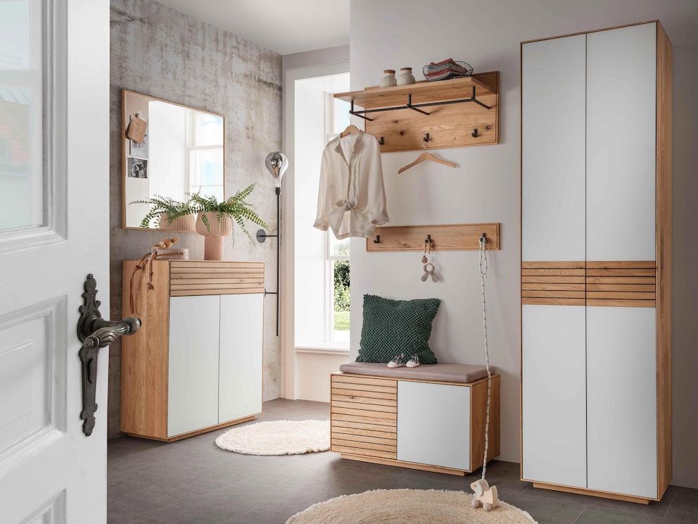 Meubles à chaussures modernes et épurés : à gauche, le modèle mi-haut, à droite, le modèle haut