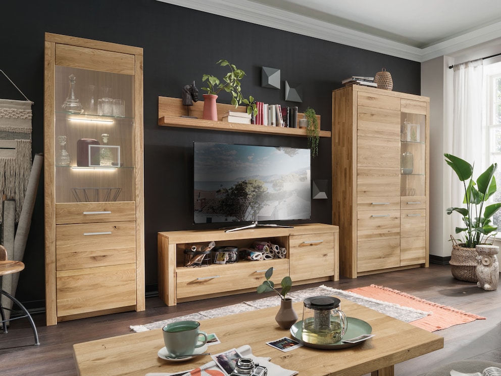 Vitrines « Sorano » - un accroche-regard massif pour chaque salon, avec éclairage sur demande