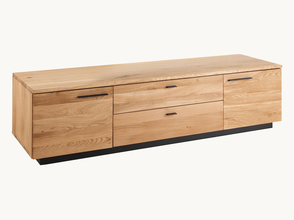 Lage plank van massief wilde eik in een moderne stijl