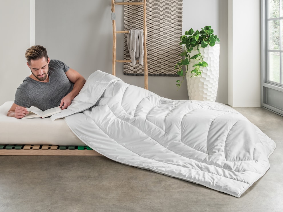 Flexible, luftige 4-Jahreszeiten-Bettdecke für alle, denen schnell zu warm ist und die dann zum Schwitzen neigen