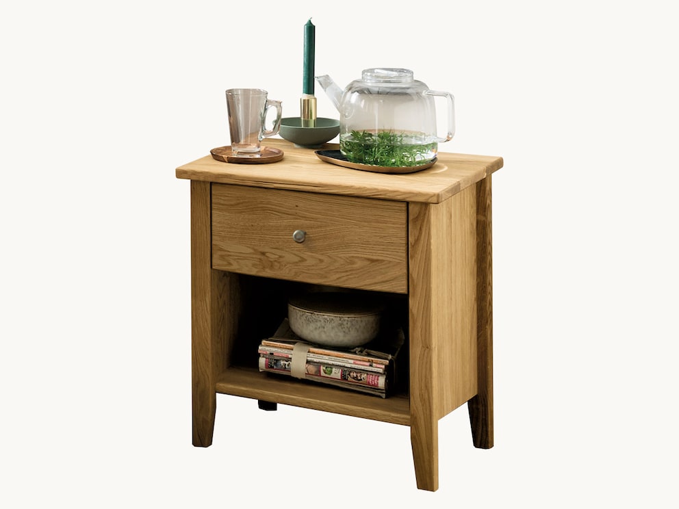 Nachtkastje met lade en klassieke charme, meesterlijk gemaakt van massief kernbeuken