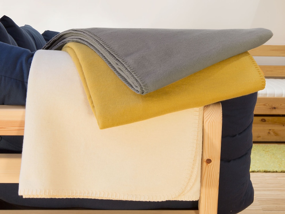 Disponible dans des coloris discrets par nature : gris, ocre et naturel