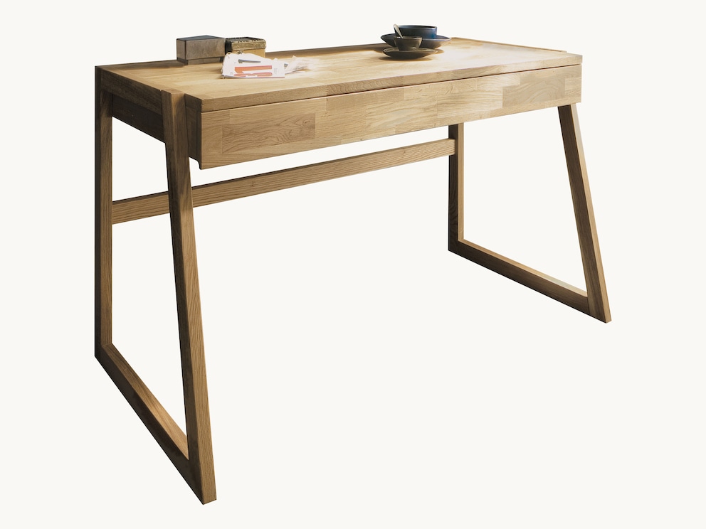 Metria bureau van massief eikenhout maakt indruk met zijn ongewone look