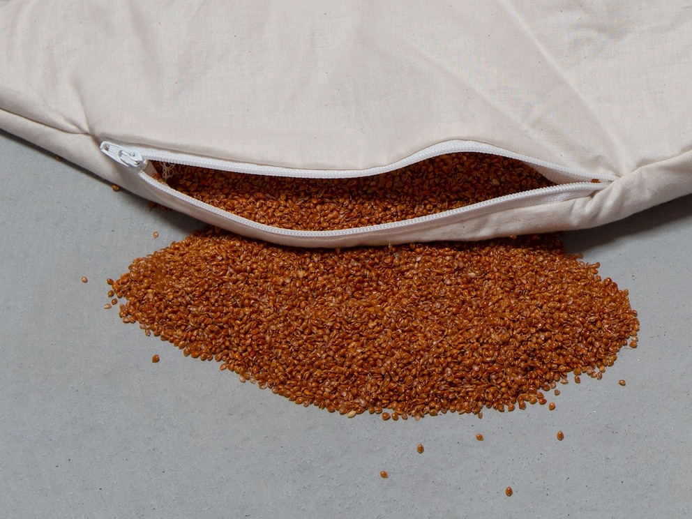 Voedingskussen met gierstschillen uit biologische teelt - aangenaam zacht en stabiel van vorm voor een bijzonder zorgzame houding bij het geven van borstvoeding