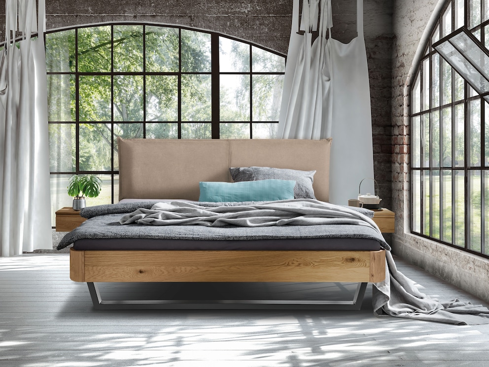Svariata-Acero in wild eiken met stoffen hoofdeinde in naturel en rond bedframe