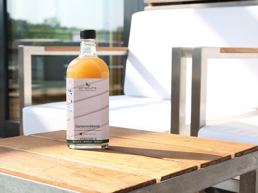 Een natuurlijke olie-hars formule voor een intensieve verzorging van uw massief houten tuinmeubelen.