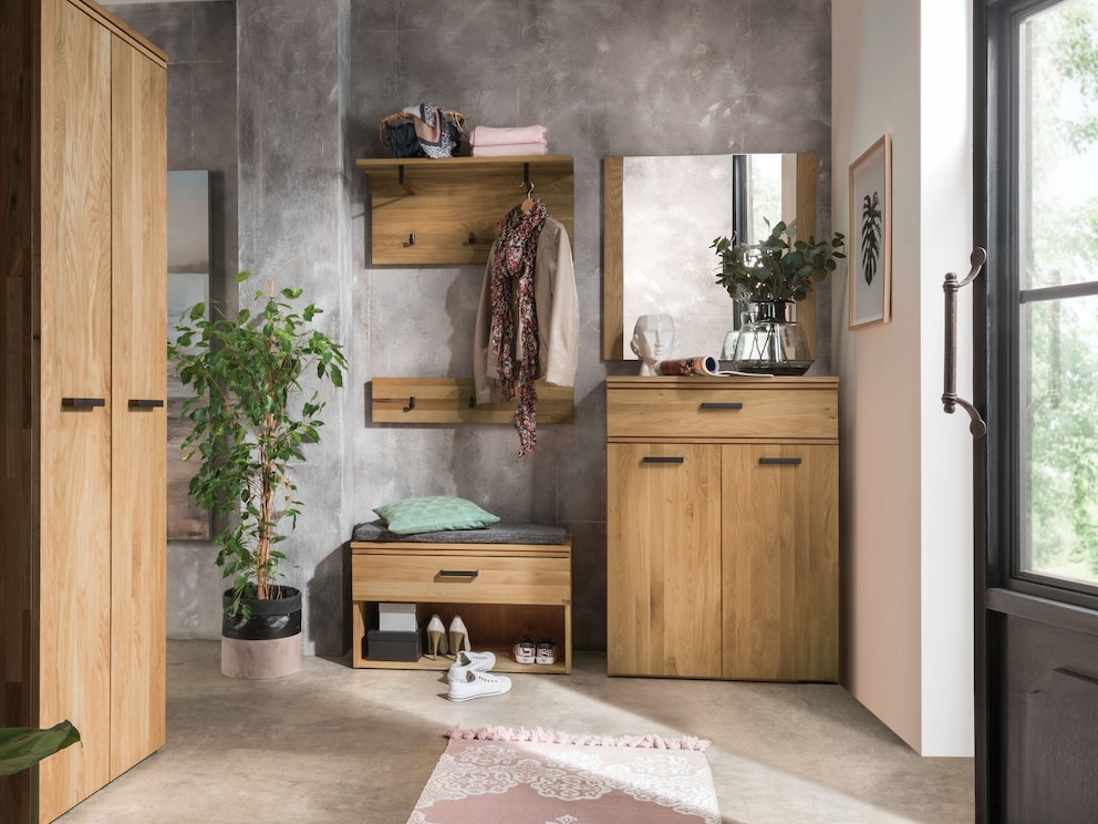 La commode « Corlo » offre beaucoup d'espace de rangement, sur la photo la variante 02 bien pensée