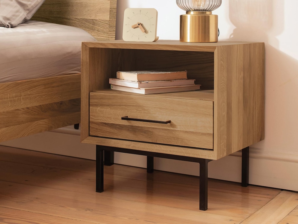 Variant 01 met legplank en lade, hier gemaakt van massief wild eikenhout