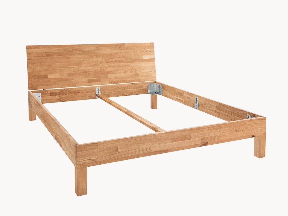 Hier das Bett in Wildeiche mit durchgehendem Kopfteil und eckigen Füßen