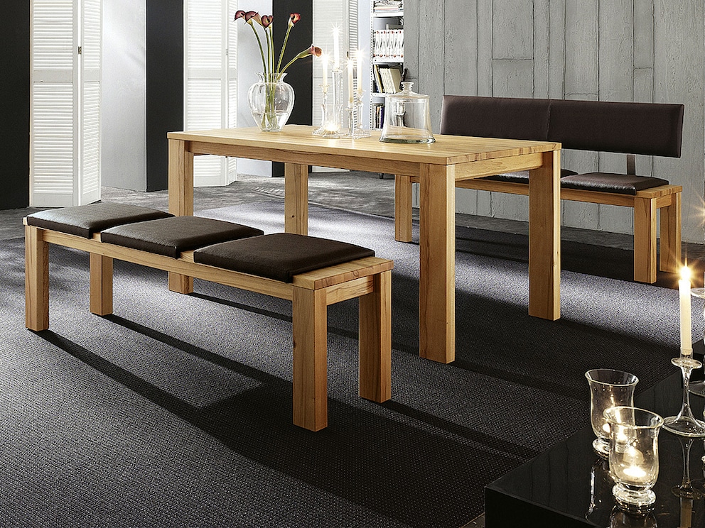 Le confortable coussin à pince « Lavolo » - ici comme coussin d'assise avec un élégant revêtement en cuir marron