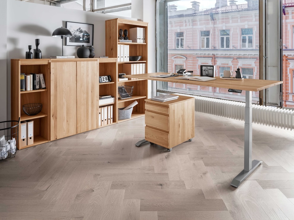 Schreibtisch Tudo ergänzt Ihr Büro in Wildeiche optimal - hier mit silbergrauen Kufen