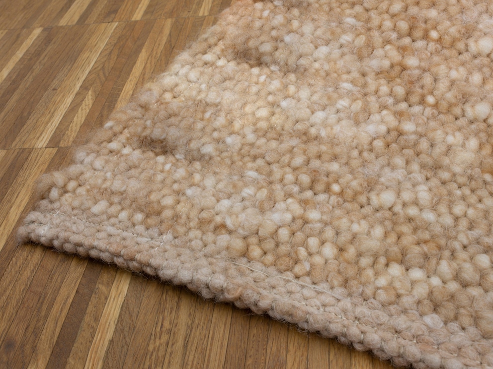 Belle finition travaillée du tapis, résistante