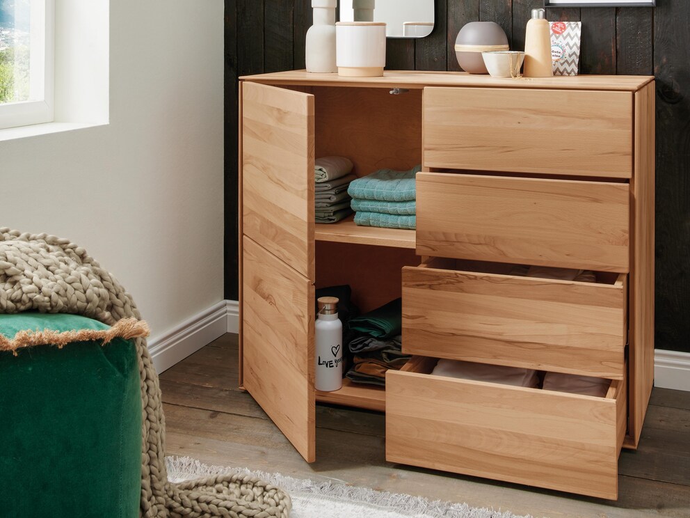 La variante 03 offre 1 compartiment d'armoire et 4 tiroirs