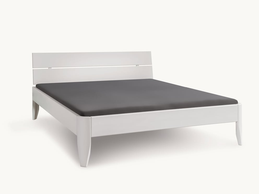 Die runden, konisch zulaufenden Füße wirken leicht und elegant, hier das 2-geteilte Kopfteil