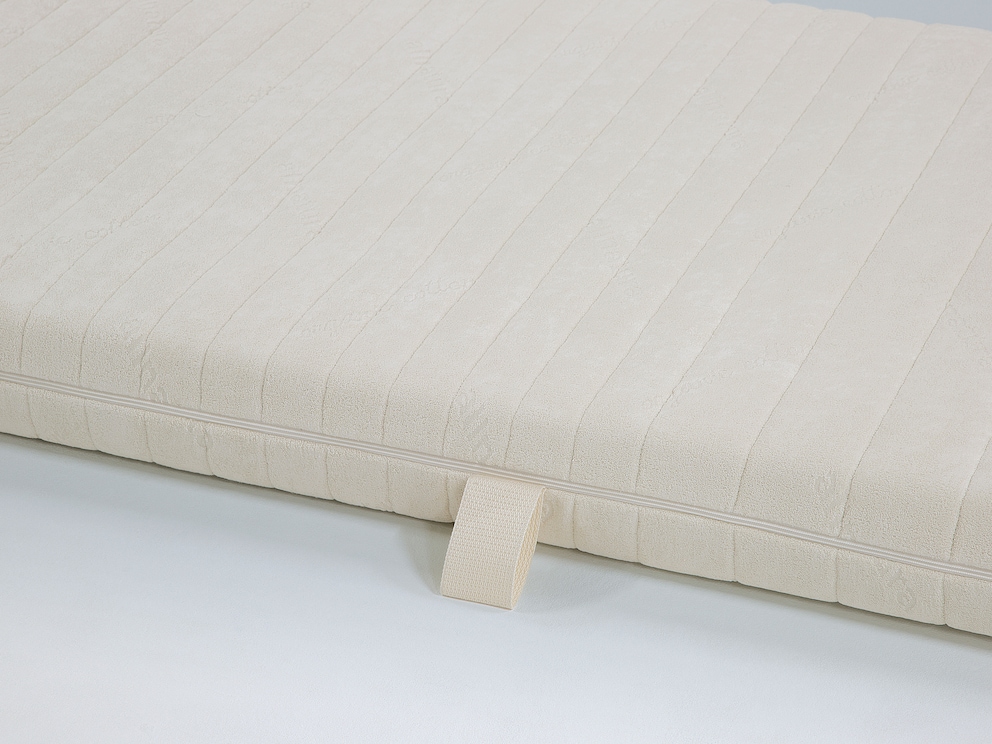 Les housses de matelas sont munies de 4 boucles de retournement pour faciliter l'entretien du matelas