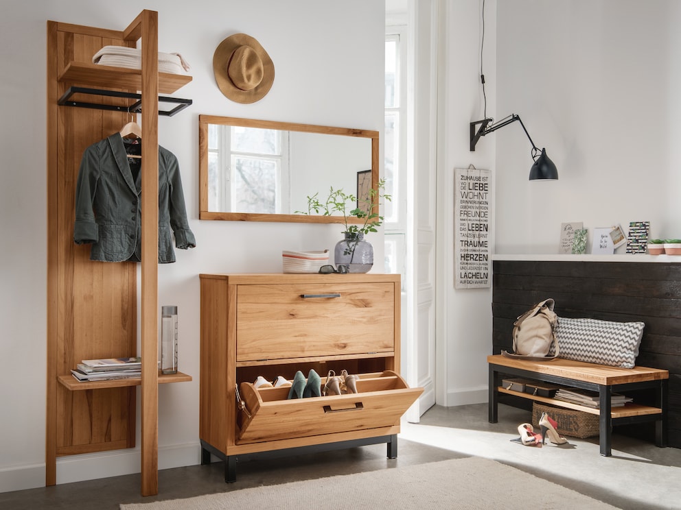 Garderobe Locana van massief, elegant generfd kernbeukenhout