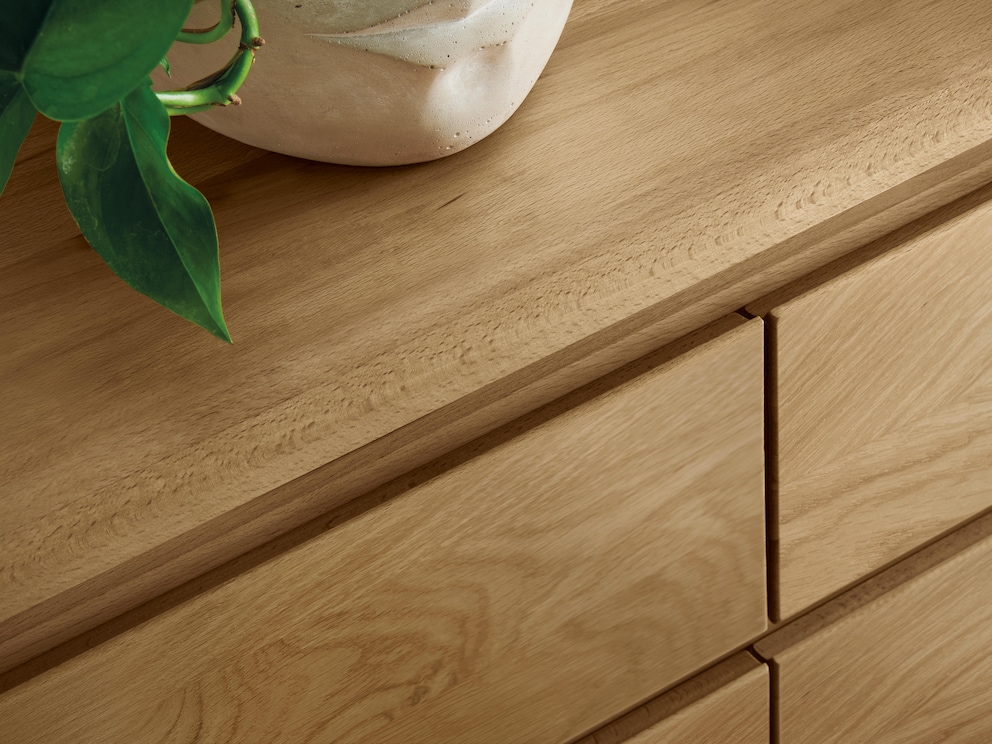 Laden en deuren openen met handvriendelijke handgrepen