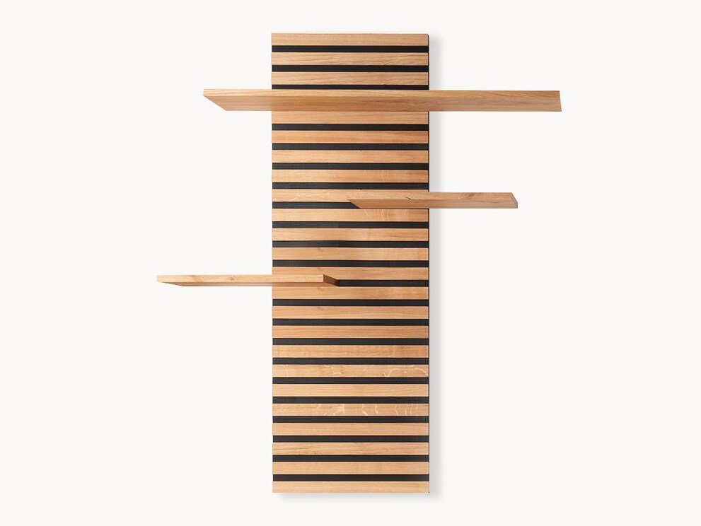 Le panneau mural crée de beaux contrastes de couleurs avec ses découpes noires, ici avec des étagères en option