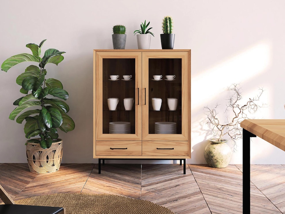 Moderne rechte lijnen: vitrinekast Parquetta, hier variant 02 in kernbeuken