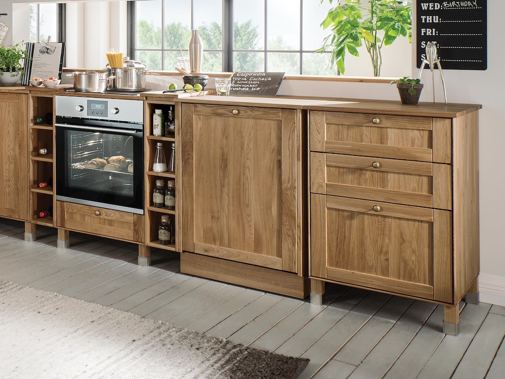 Uw vaatwasser perfect geïntegreerd in uw keuken in rustiek eiken, hier met filigraan knopgrepen