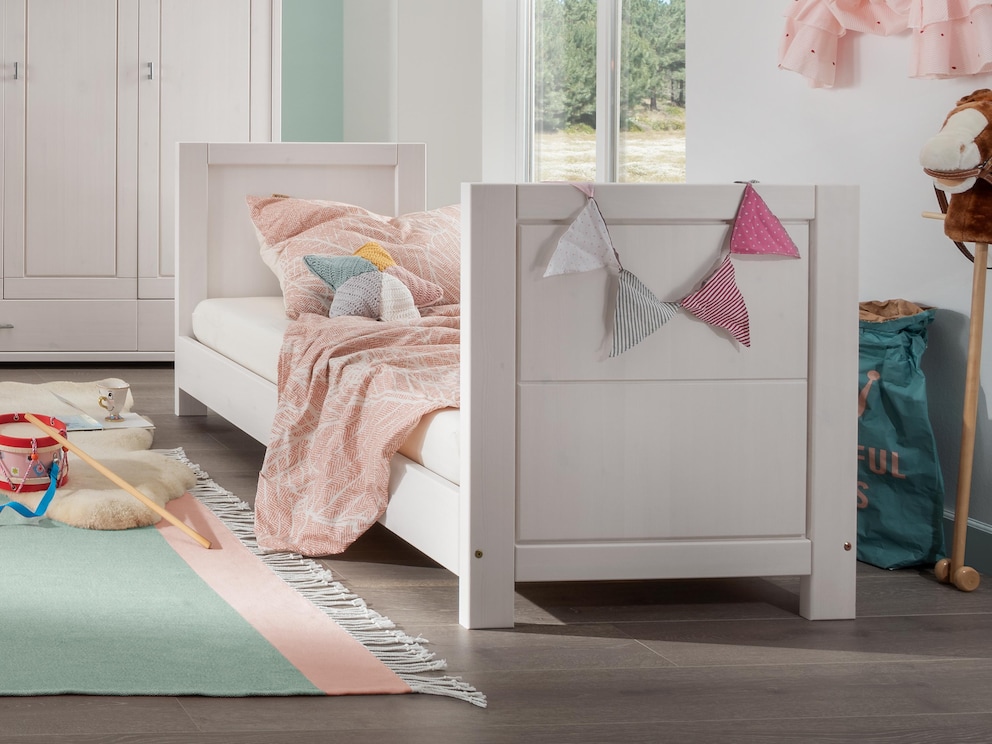 Babybett Piccolino lässt sich mit Hilfe vom Umbau-Set ganz einfach zum Kinderbett umbauen