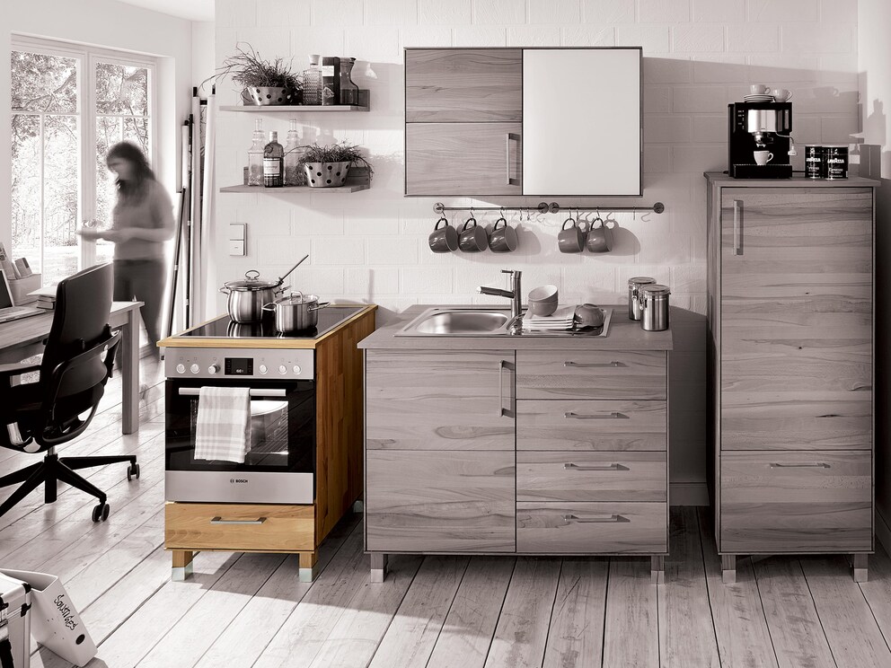 Exemple de combinaison pour cuisine modulaire en bois massif « Culinara », ici avec module de cuisson 02