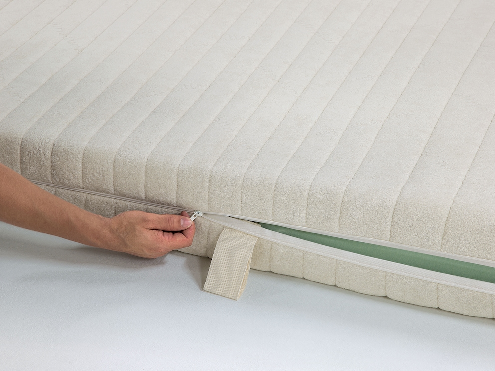 Ritssluiting rond de volledige matras om de tijk gemakkelijker van de matras nemen voor het onderhoud