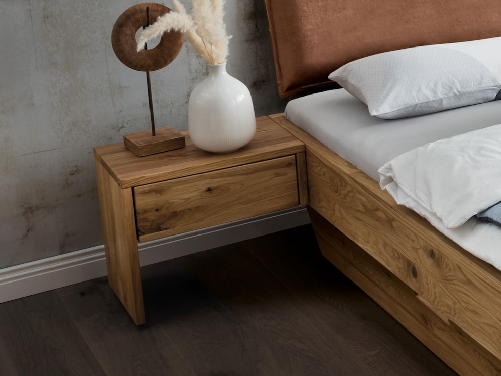 De lade heeft geen handgrepen en opent met lichte druk.