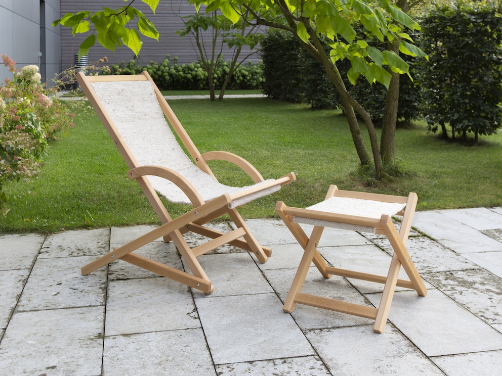 Schommelstoel en kruk Vago met praktisch beukenhouten frame in beige kleurstelling