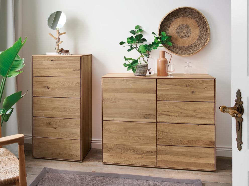 Hier de varianten 02 (links) en 03 (rechts) in massief wild eikenhout