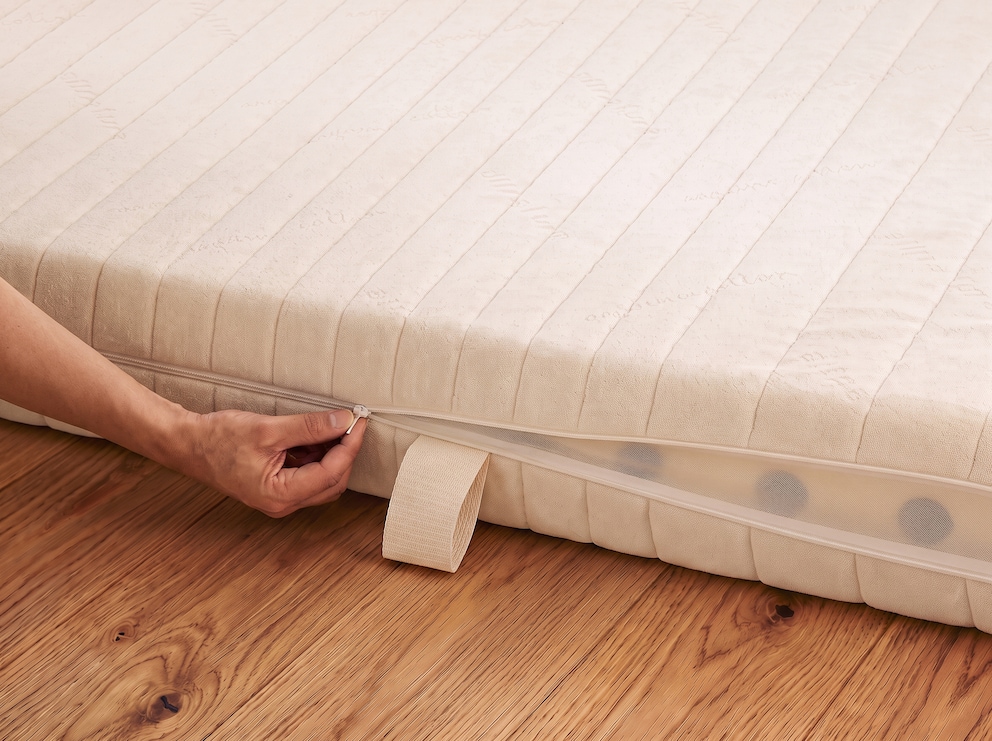 Fermeture à glissière sur tout le pourtour pour retirer la housse du matelas pour l'entretien