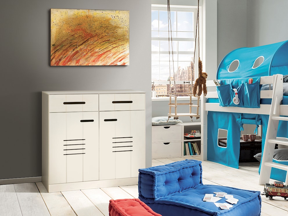 Espace de rangement pratique dans la chambre d'enfant - commode Junior à 2 portes en pin blanc lasuré