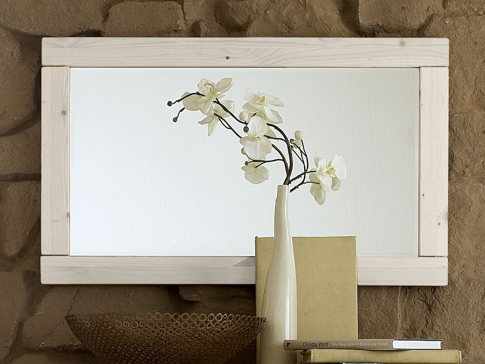 Tijdloos ontwerp in wit geglazuurd grenen, Mascella spiegel inspireert