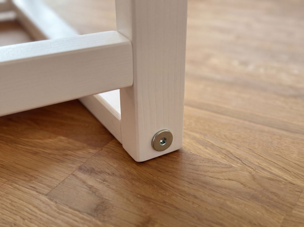 Met de schroeven vastzetten en onder het matras schuiven