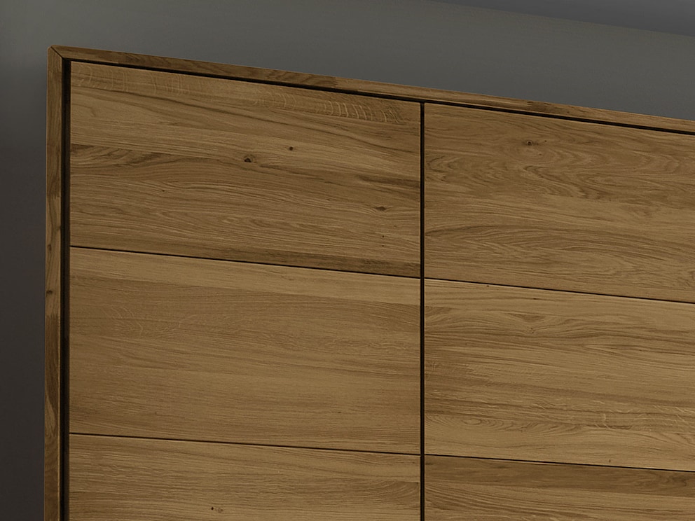 Optimale Raumnutzung nach oben durch den Schrank mit wahlweise stolzen 235 cm Höhe
