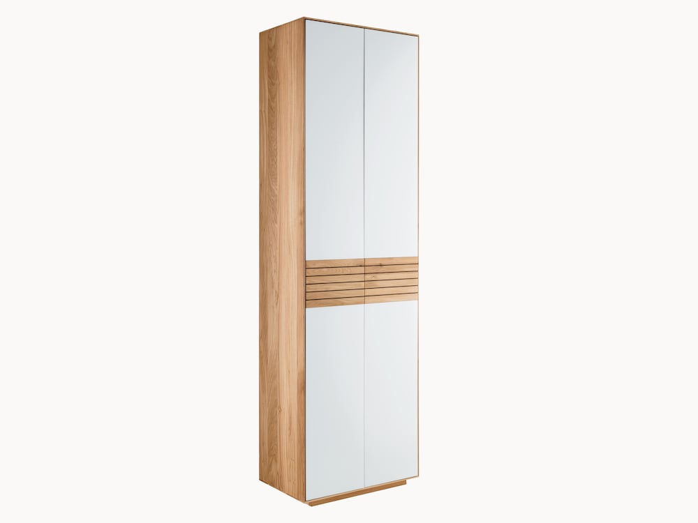 L'armoire d'entrée « Fiella » crée une ambiance accueillante dans l'entrée
