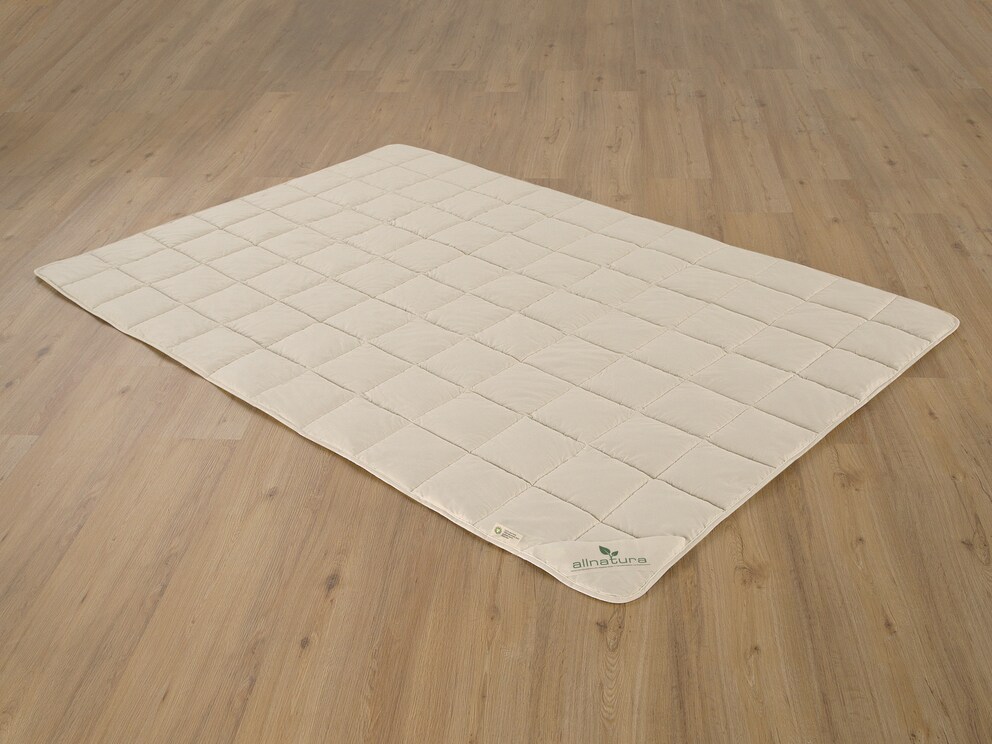 Agréablement câlin grâce à un matelassage à carreaux à une aiguille sophistiqué 