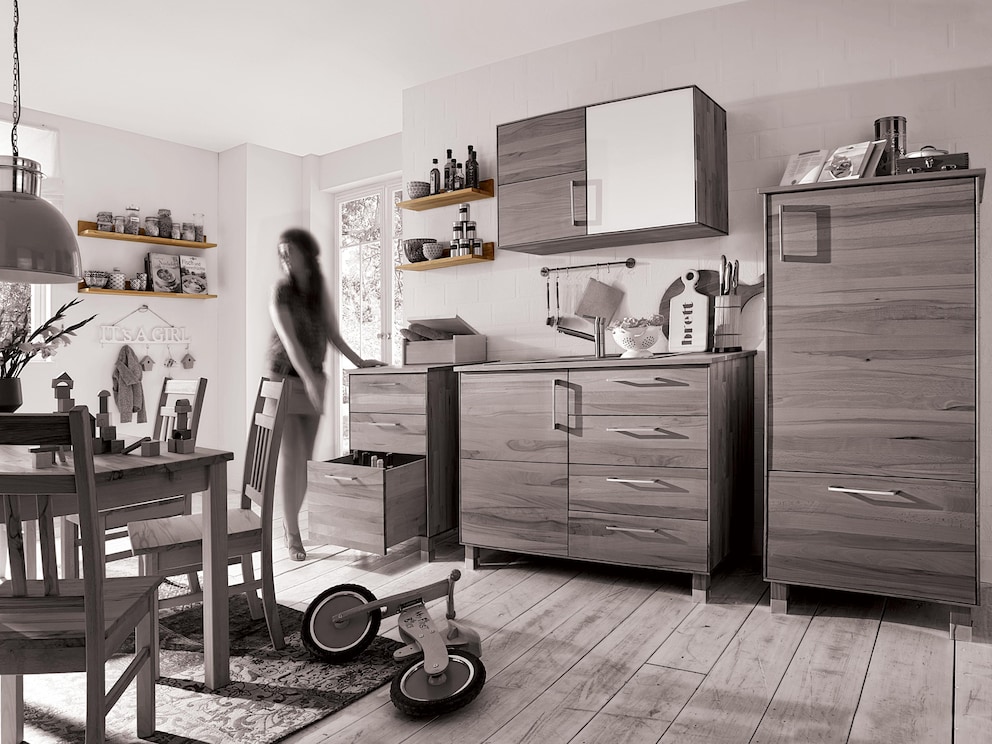 Exemple de combinaison pour la cuisine modulaire en bois massif « Culinara », ici avec des étagères de cuisine en 2 largeurs