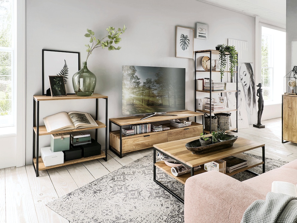 Geradliniges Regal im modernen Industriestil, links im Bild Variante 01, rechts Variante 04