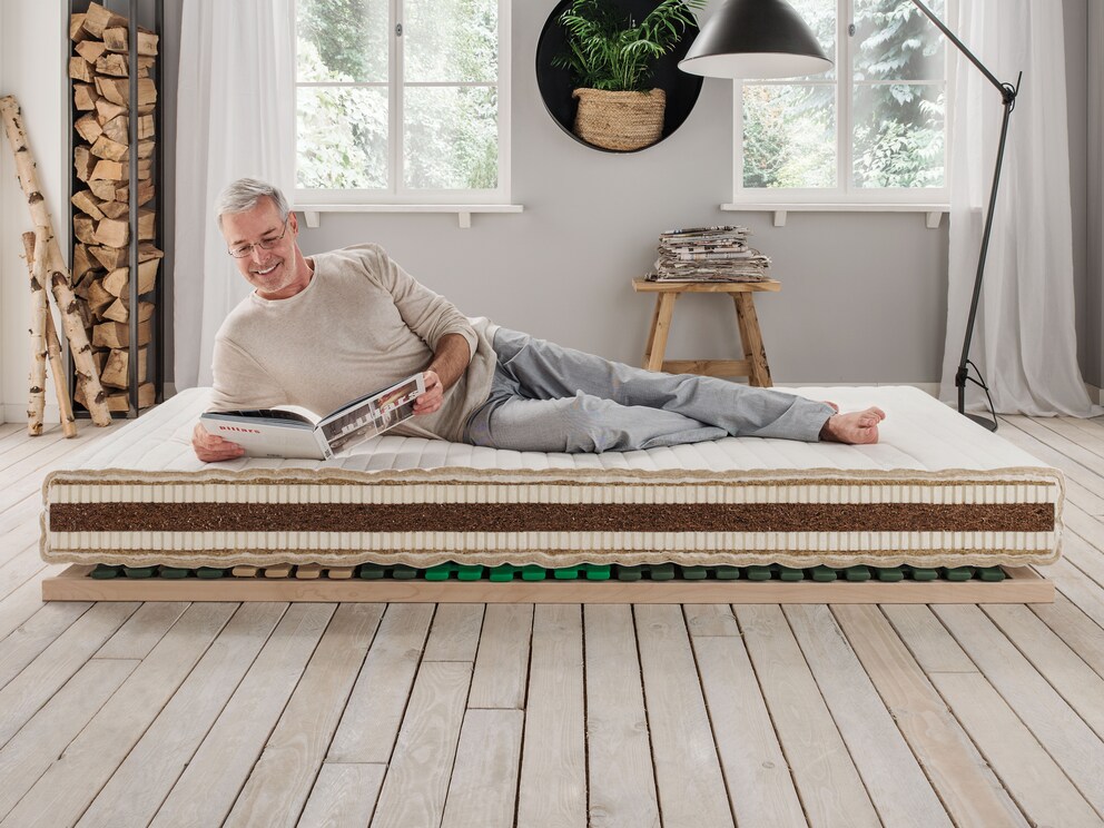 Doordachte, hard-elastische hennep matras met lagen met 5-zone-lichaamsondersteuning