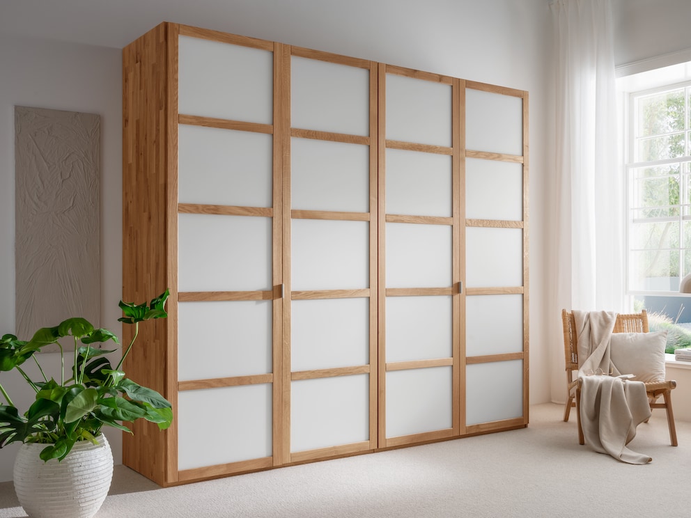 Eenvoudigweg elegante garderobe met Japanse charme