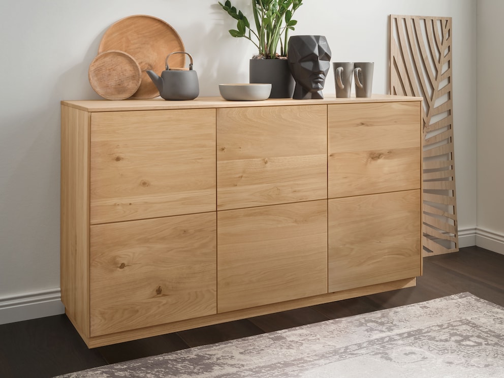 Massive Wildeiche in der Hauptrolle: Sideboard Vasado, Variante 01