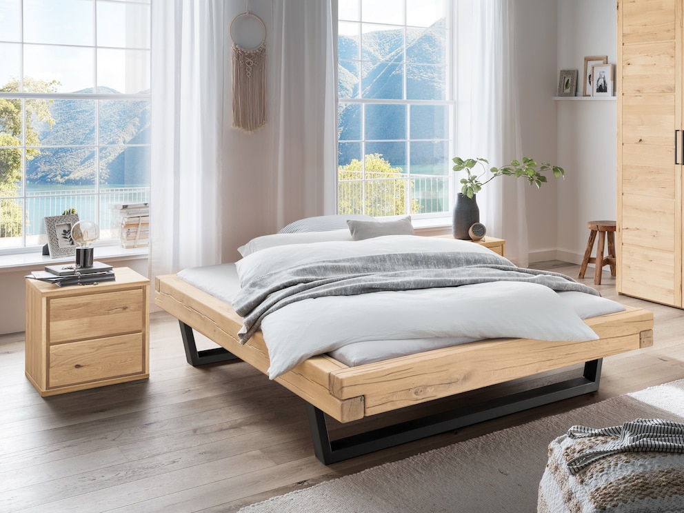 Tegora balkenbed - hier in sparrenhout zonder hoofdeinde met metalen loper