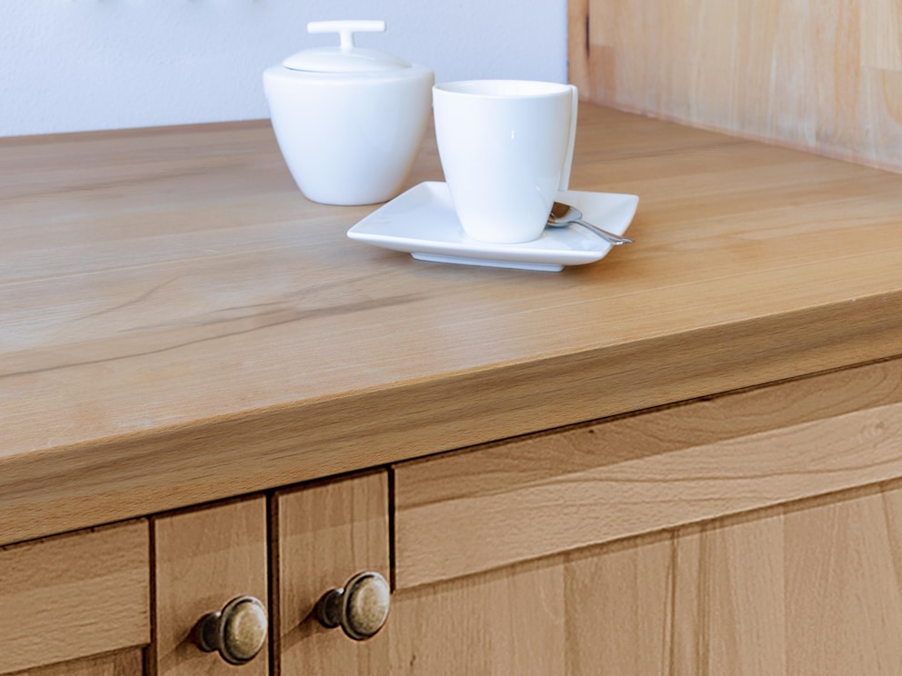 Plan de travail pratique pour la cuisine « Mediterano » en panneaux de 30 mm d'épaisseur