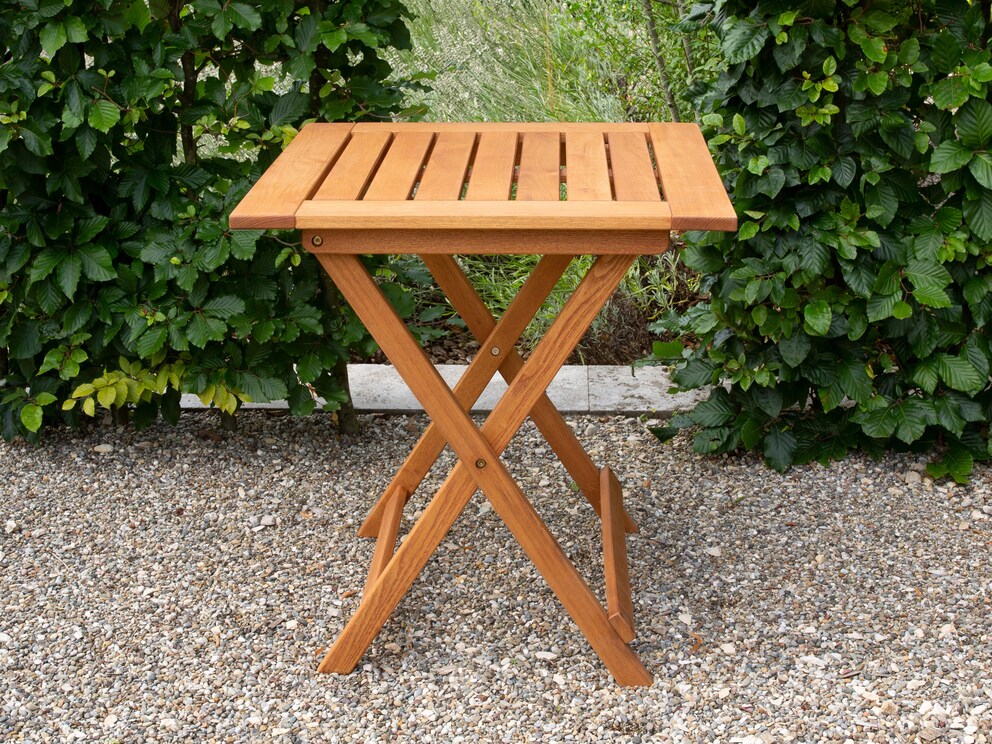 De vierkante klaptafel (70x70 cm) is bijzonder flexibel omdat hij gemakkelijk te dragen is.