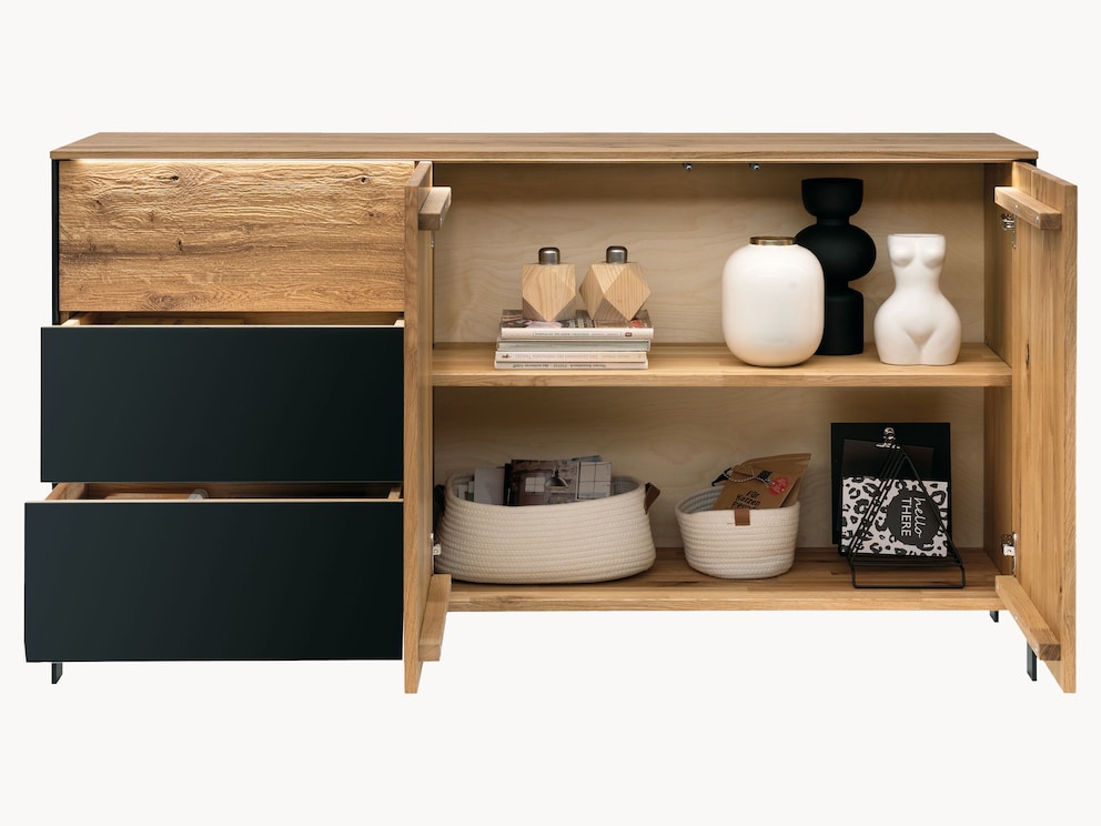 Outre la partie armoire spacieuse, le sideboard offre également 3 tiroirs
