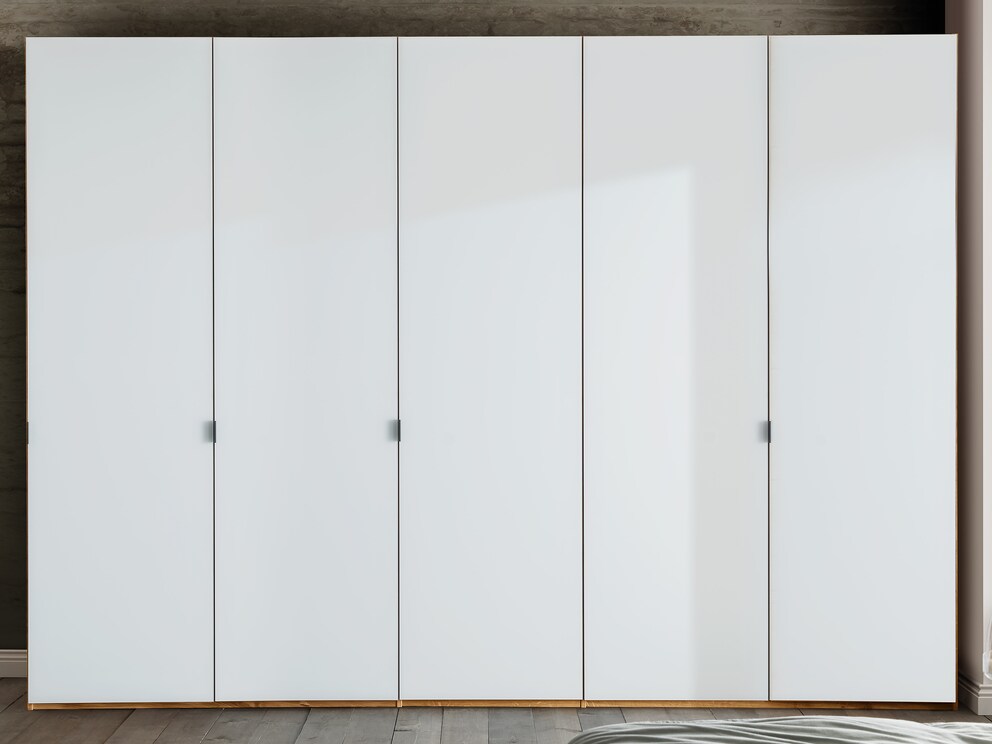 Variante à 5 portes de l'armoire « Santorino », composée de modules individuels