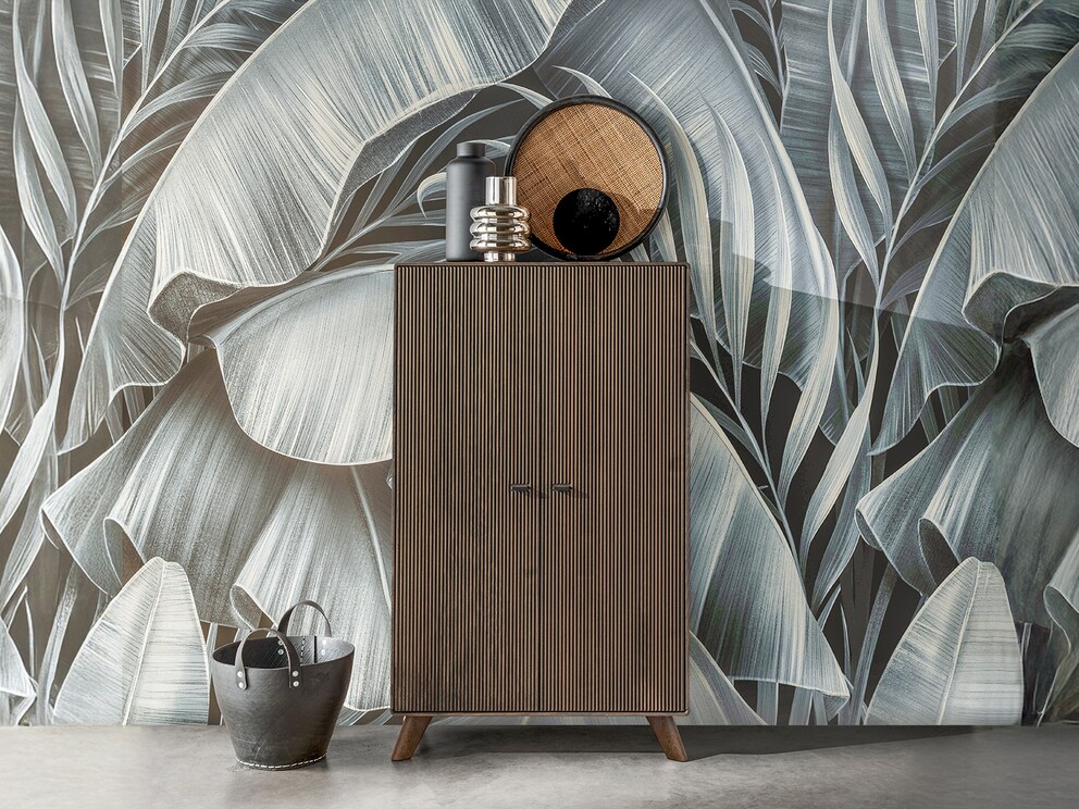 Elegante highboard van massief kernbeukenhout met een warme tabaksfinish - hier variant 01